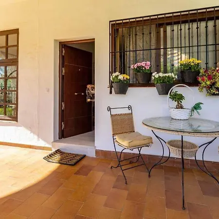 Beautiful And Elegant One Bedroom Apartment