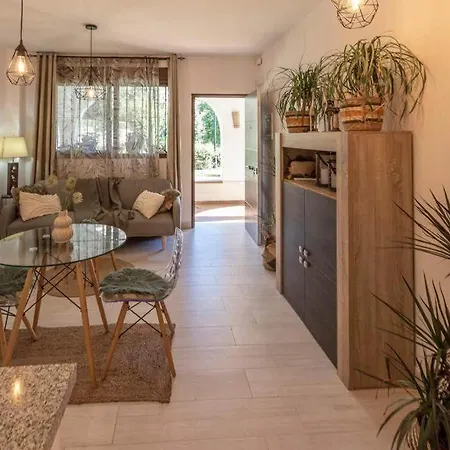 Apartment Beautiful And Elegant One Bedroom *
