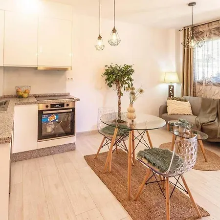 Beautiful And Elegant One Bedroom Apartment *