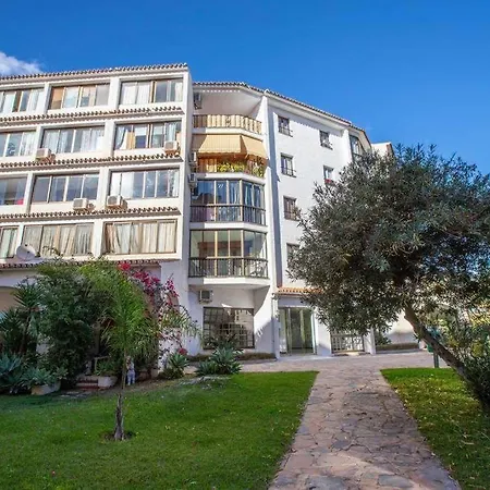 Beautiful And Elegant One Bedroom Apartment *